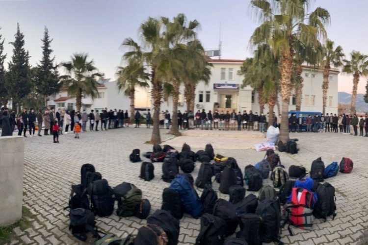 Antalya'da 88 d&uuml;zensiz g&ouml;&ccedil;men yakalandı