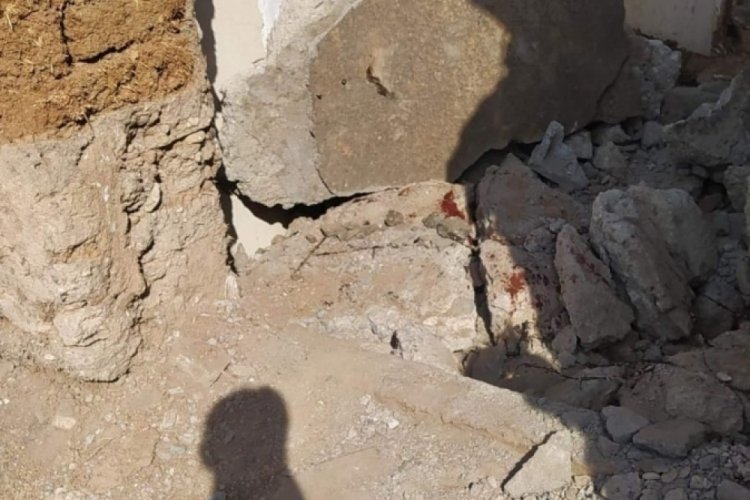 &Ccedil;&ouml;ken duvarın altında kalan &ccedil;ocuk hayatını kaybetti