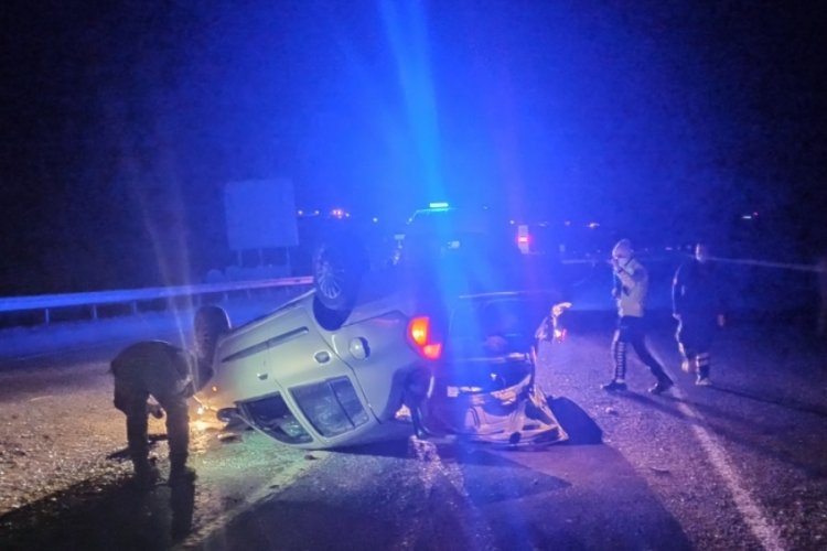 Bariyerlere &ccedil;arpan otomobil takla attı: 1 &ouml;l&uuml;, 5 yaralı