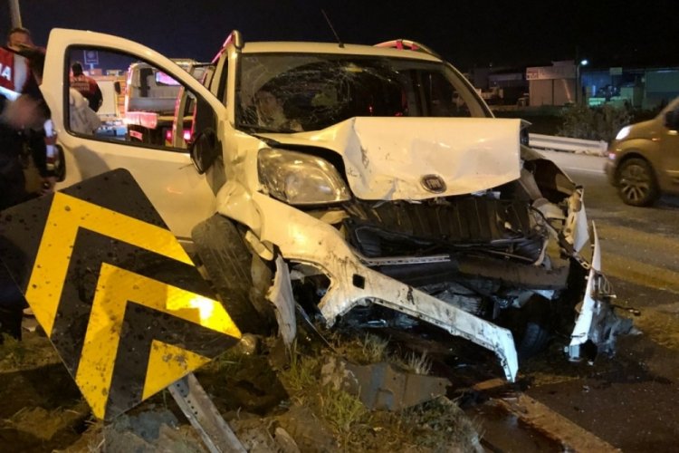 Aydın'da hafif ticari ara&ccedil; ile otomobil &ccedil;arpıştı: 5 yaralı
