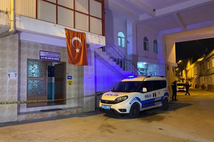 Bursa'da hırsızlık i&ccedil;in camiye girdi, imamı bı&ccedil;aklayıp ka&ccedil;tı!