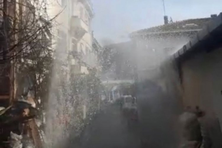 Vanayı ka&ccedil;ak a&ccedil;mak isterken İSKİ borusunu patlattı!