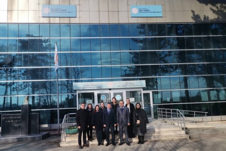 RUMELİSİAD'dan engelli &ouml;ğrencilere &ouml;zel destek