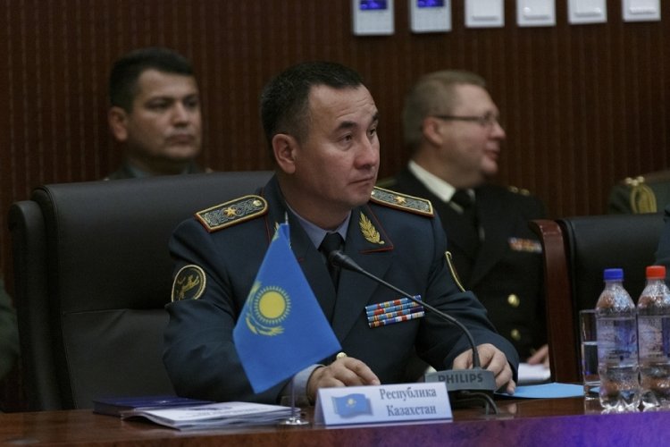 Kazakistan'da eski bakana g&ouml;zaltı