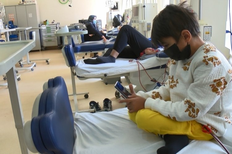 Bursa'da diyalize giren &ccedil;ocuklara tabletli &ccedil;&ouml;z&uuml;m&nbsp;