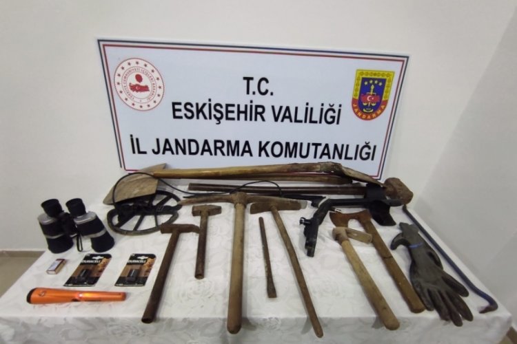 Ka&ccedil;ak kazı yaparken basıldılar