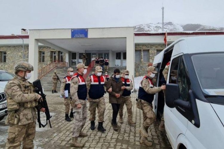 Silah zoruyla ka&ccedil;ırıp fidye istediler