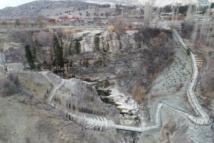 Erzurum'da Tortum Şelalesi'nin 'can suyu' kesildi