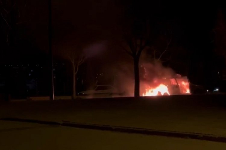 Konya'da otomobil alev alev yandı