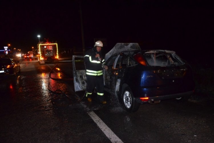 Alevlere teslim olan otomobil kullanılamaz hale geldi