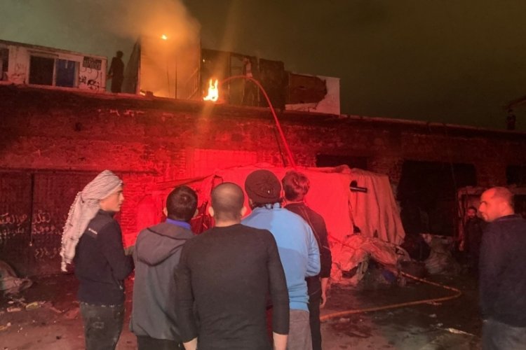 İzmir'de hurda deposunda korkutan yangın