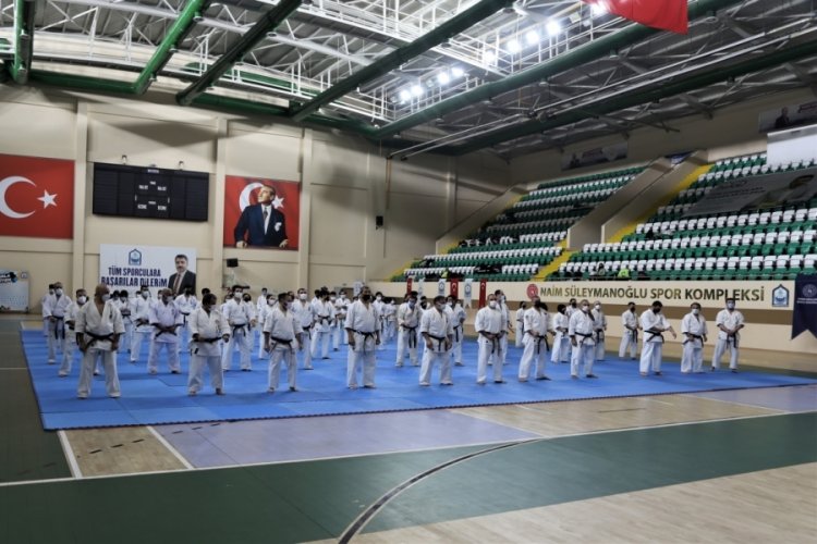 Bursa'da &ccedil;ocuklar modern tesislerde sporla b&uuml;y&uuml;yor
