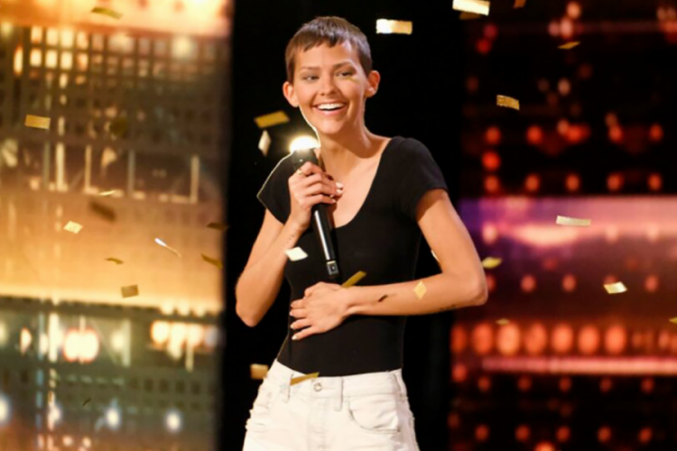 &Uuml;nl&uuml; şarkıcı Jane Marczewski, kansere yenildi