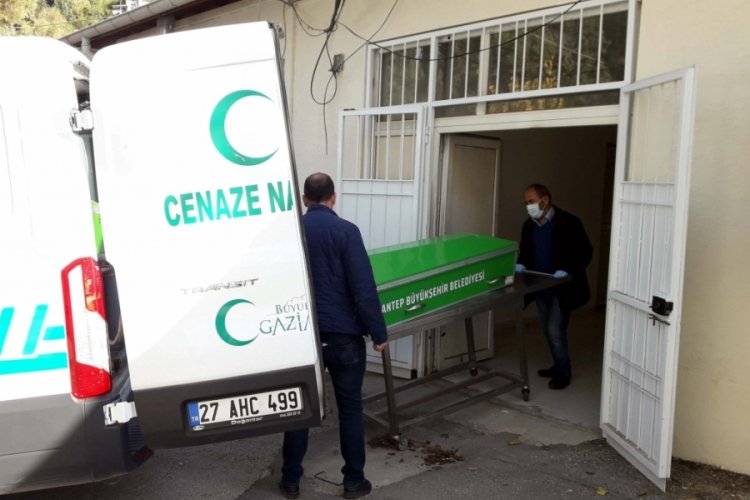 Gaziantep'te yolun karşısına ge&ccedil;erken otomobil &ccedil;arptı