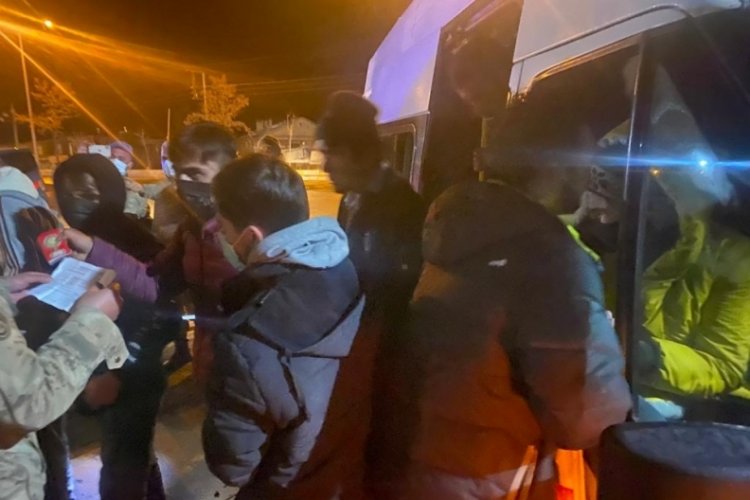 Bitlis'te 11 ka&ccedil;ak g&ouml;&ccedil;men g&ouml;zaltına alındı