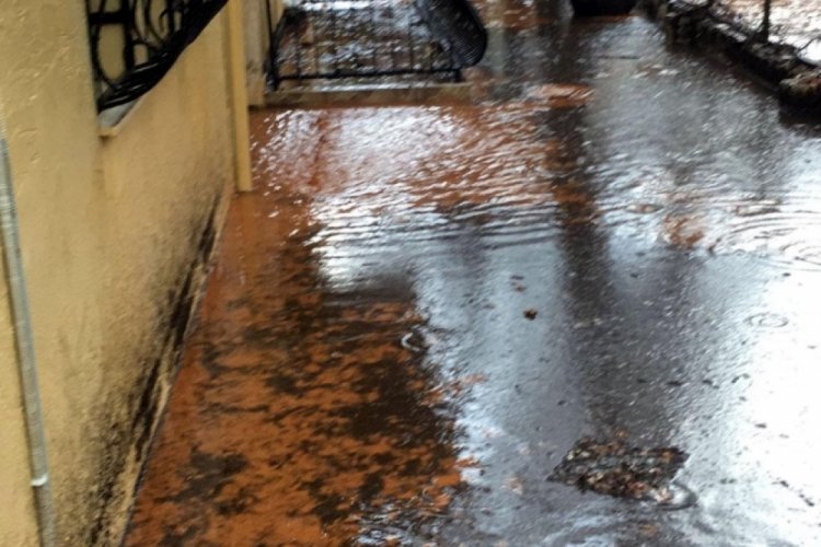 Muğla'da dereler taştı, yollar g&ouml;le d&ouml;nd&uuml;