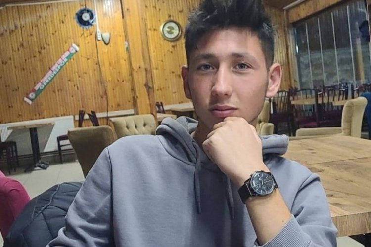Balıkesir'de motosiklet devrildi; Ahmet &ouml;ld&uuml;