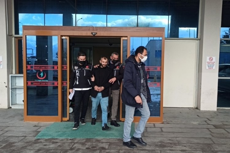 Bacağına sarılı eroinle yakalanan ş&uuml;pheli tutuklandı