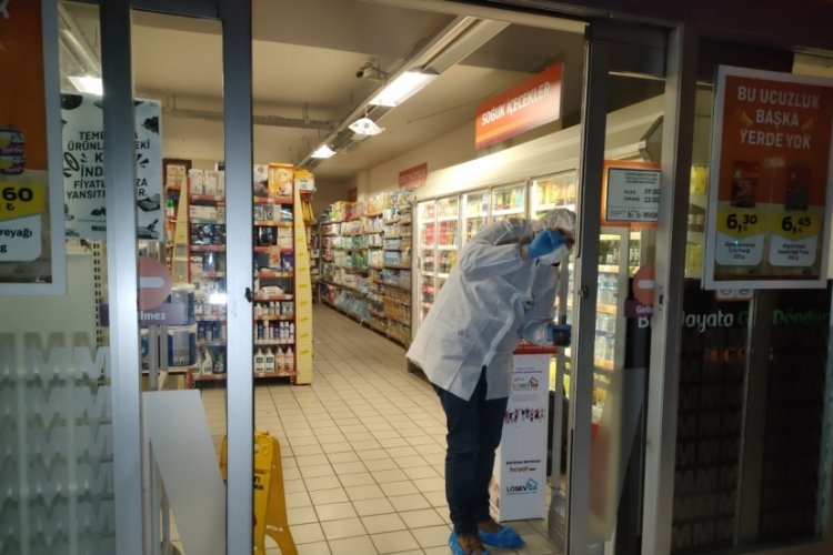 Antalya'da zincir market şubesinde cerrahi maskeli silahlı soygun