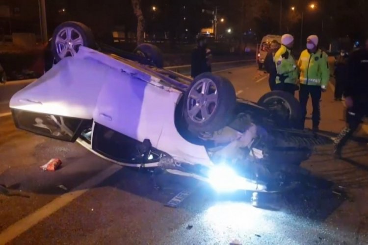 Bursa'da uygulamadan ka&ccedil;an otomobil ile servis aracı &ccedil;arpıştı