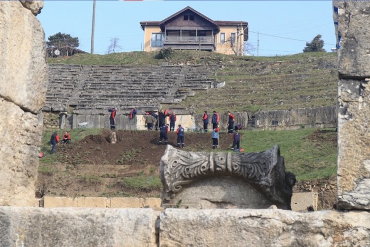 D&uuml;zce'deki antik kentte kazı &ccedil;alışmaları devam ediyor