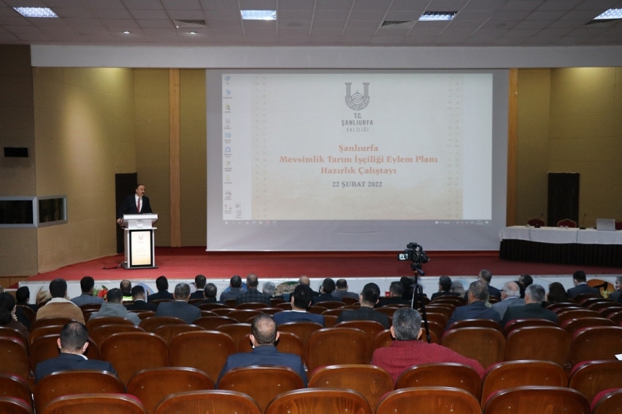 Şanlıurfa Valisi mevsimlik tarım iş&ccedil;ilerinine y&ouml;nelik projeye başladı