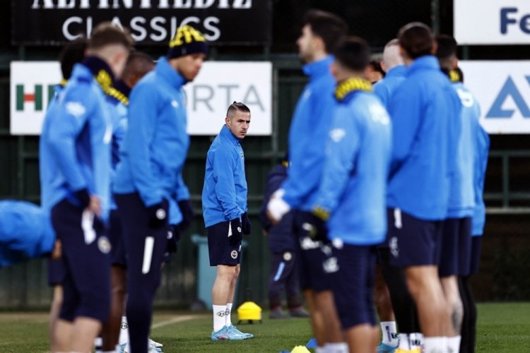 Fenerbah&ccedil;e'nin Slavia Prag ma&ccedil;ı kamp kadrosu belli oldu