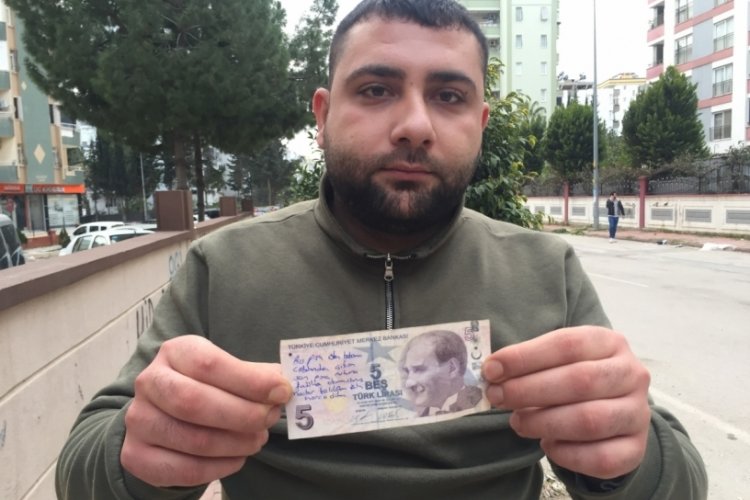 5 liranın &uuml;zerindeki not duygulandırdı!