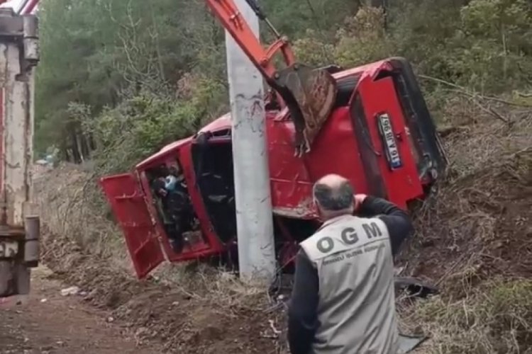 Bursa'da hurdaya d&ouml;nen otomobilinden sağ &ccedil;ıktı