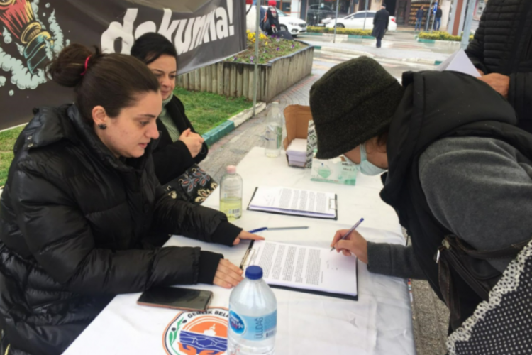 Gemlik'te "K&ouml;rfezime Dokunma" diyenlerin sayısı g&uuml;n ge&ccedil;tik&ccedil;e artıyor