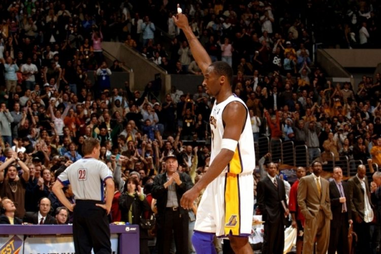 Kobe Bryant'ın giydiği tiş&ouml;rt, 277 bin dolara satıldı