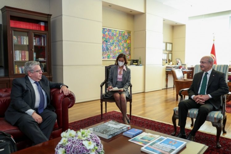 Kemal Kılı&ccedil;daroğlu, AP T&uuml;rkiye Raport&ouml;r&uuml; ile g&ouml;r&uuml;şt&uuml;