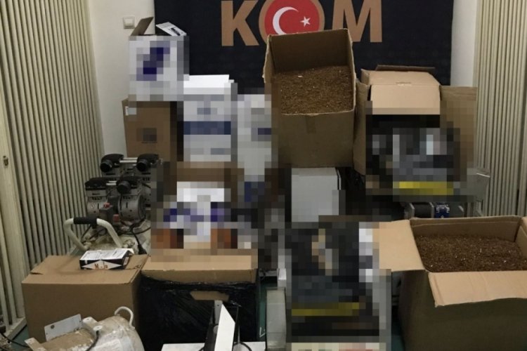 Ka&ccedil;ak sigara imalathanesine operasyon: 1 g&ouml;zaltı
