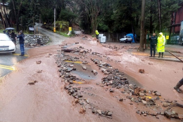 Muğla'da selin ardından temizlik ve hasar tespiti