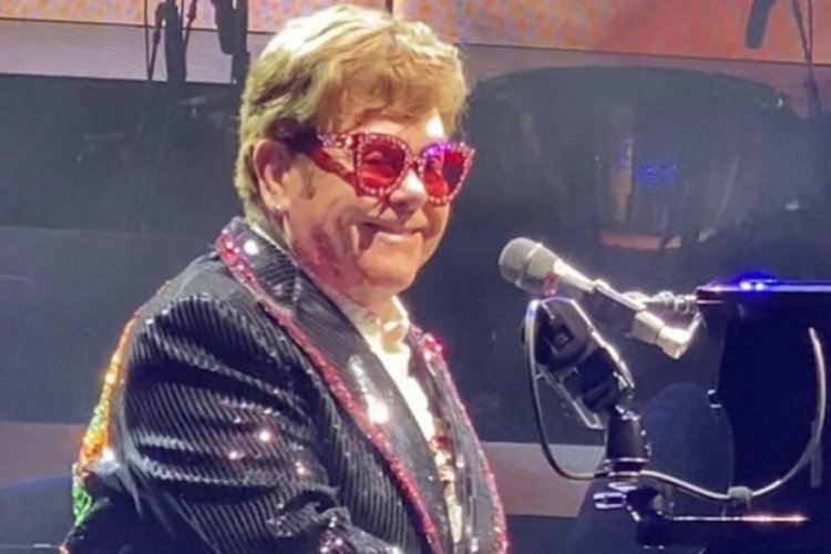 Elton John &ouml;l&uuml;mden d&ouml;nd&uuml;: Havada panik!