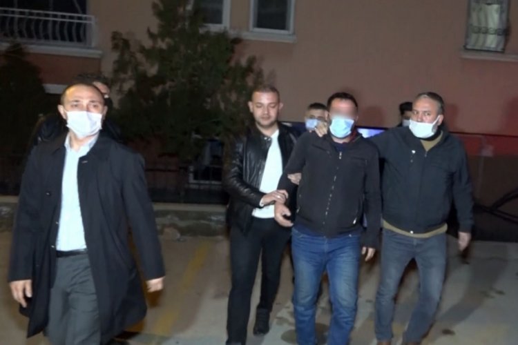 3 &ccedil;ocuğunu rehin alan şahsı polis ikna etti