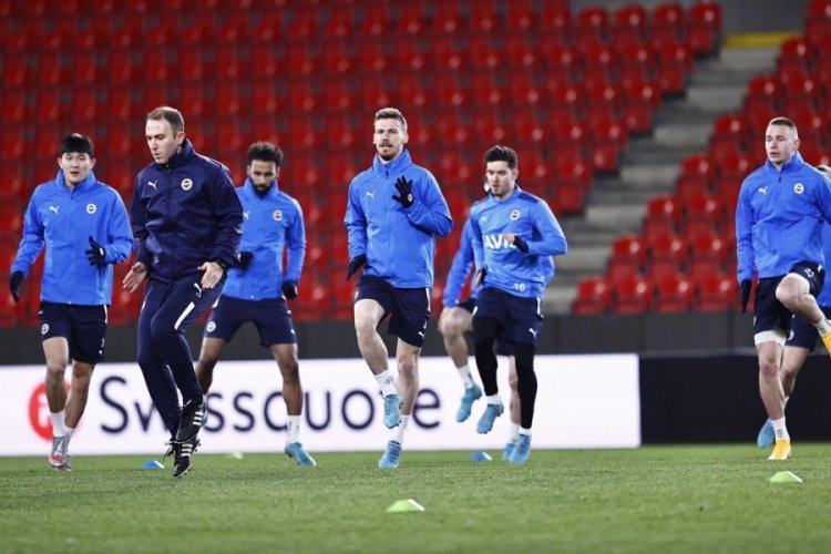 Fenerbah&ccedil;e, Prag'ta tur arıyor