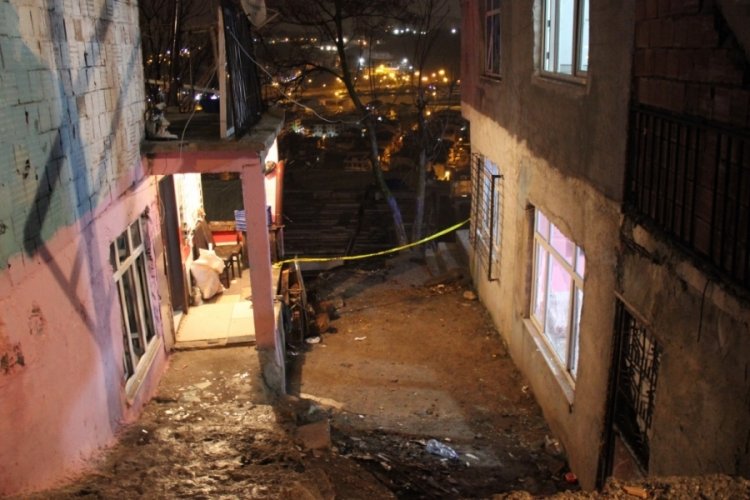 İki ailenin kavgasında kan d&ouml;k&uuml;ld&uuml;! 1 &ouml;l&uuml; 6 yaralı