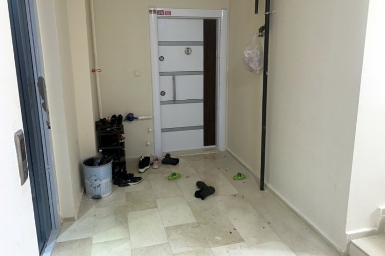 Adana'da tartıştığı eşini bı&ccedil;aklayıp, ka&ccedil;tı