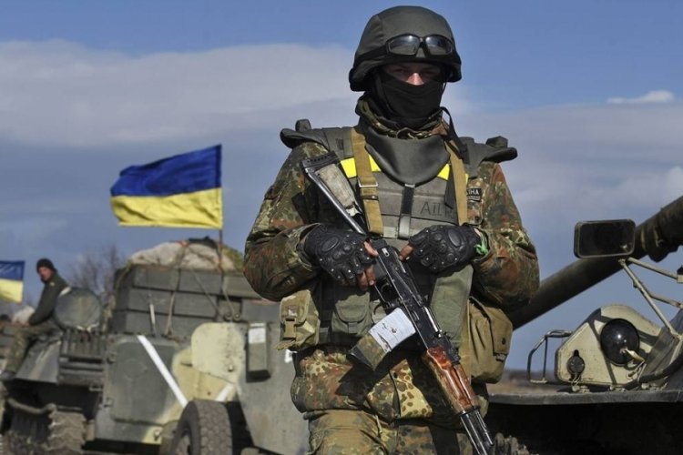 Ukrayna Savunma Bakanı: Eli silah tutan herkes ülkesini savunsun