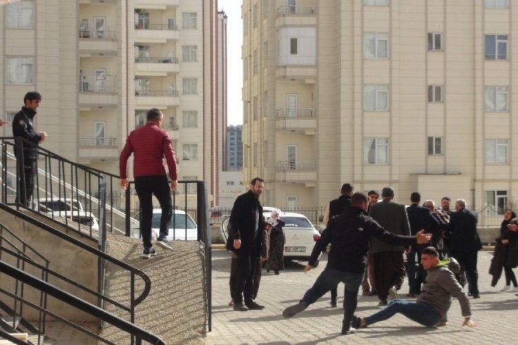 Şanlıurfa'da para vermeyen annesini &ouml;ld&uuml;rd&uuml;, babasın yaraladı