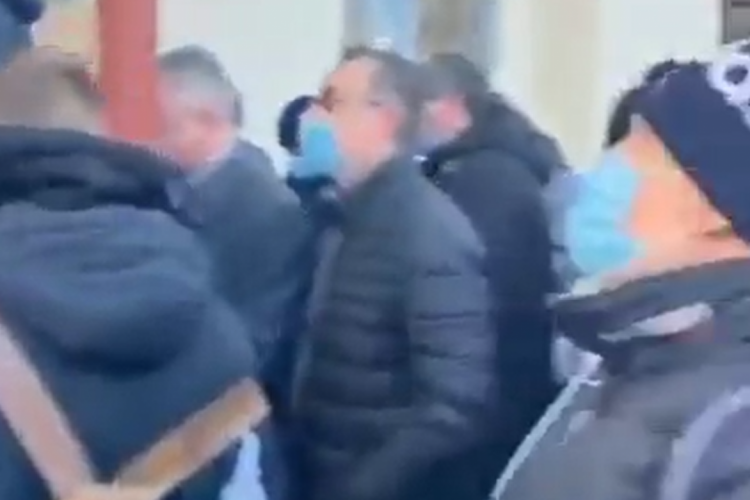 Ukrayna'da yaşayanlar askerlik şubesine akın etti