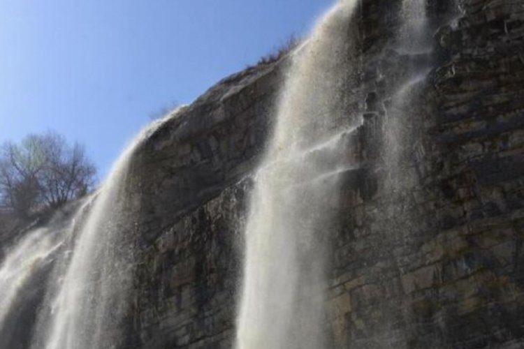 Erzurum'da Tortum Şelalesi'ne verilen can suyu sevindirdi
