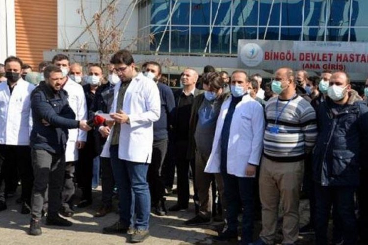Bing&ouml;l'de hasta ile oğlundan doktora şiddet!