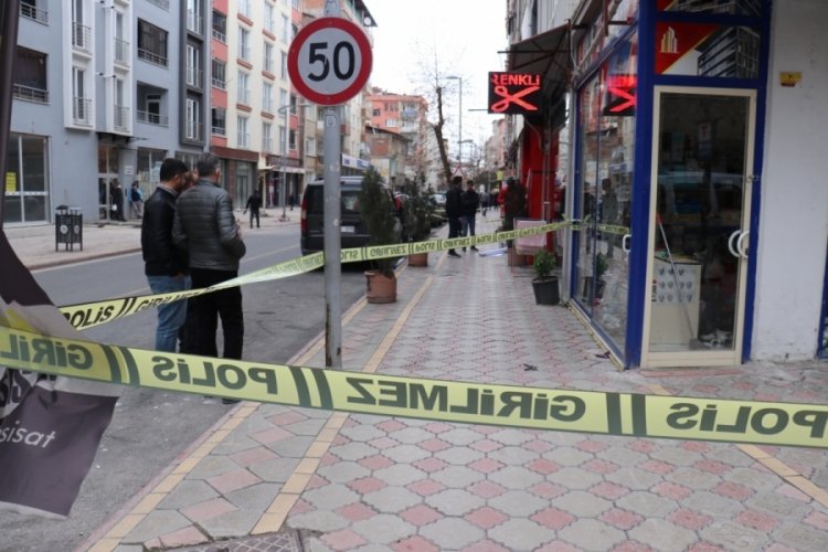 Esnafların baltalı bı&ccedil;aklı kavgasında kan aktı