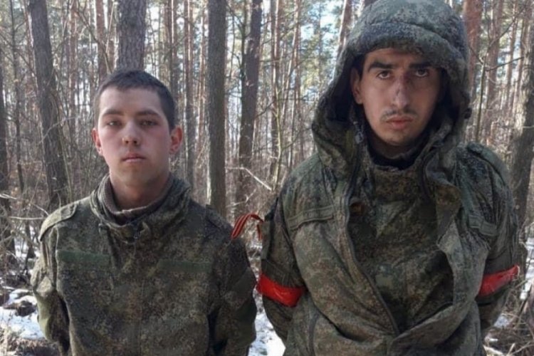 Ukrayna, yakalanan Rus askerlerinin fotoğraflarını yayınladı