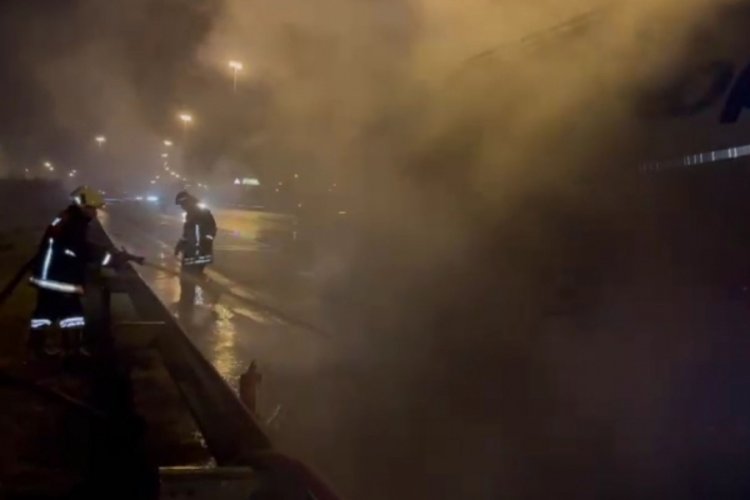 Yakıt tankerindeki yangını itfaiye s&ouml;nd&uuml;rd&uuml;