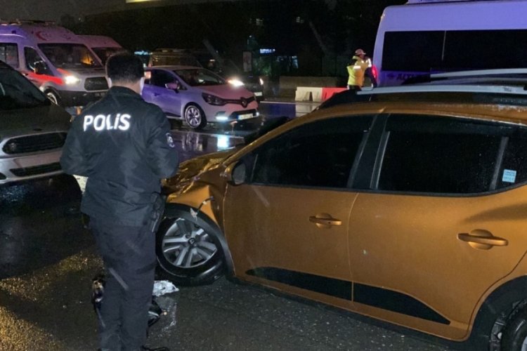 Trafik kazasını izleyen s&uuml;r&uuml;c&uuml; kazaya neden oldu