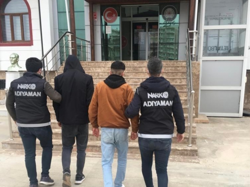 Adıyaman'da uyuşturucudan yakalanan 5 kişiden, 2'si tutuklandı