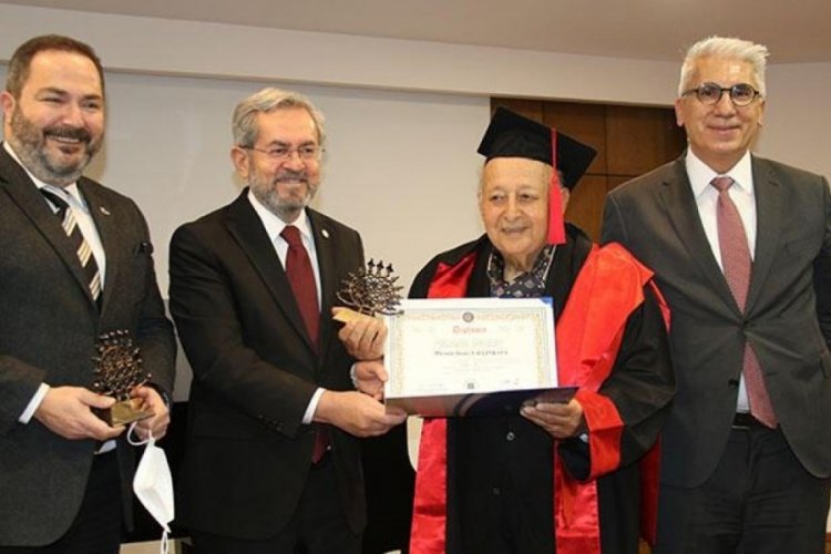 82 yaşında, hukuk fak&uuml;ltesinden mezun oldu